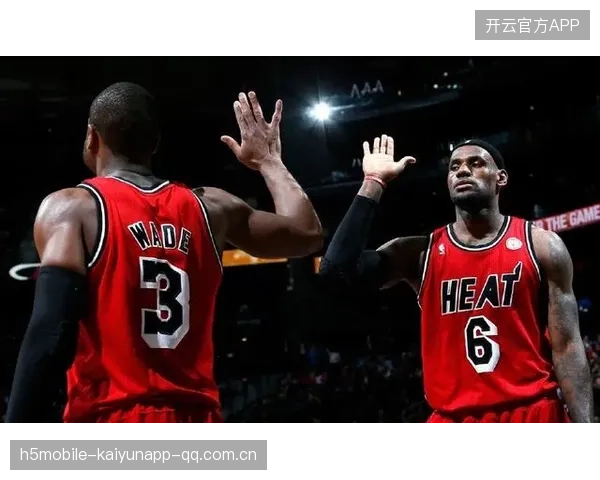 NBA季前赛：强度与激情的爆发！杜兰特“反击”战术、小贾巴里的双手神速与怒吼——为什么这场比赛让你热血沸腾？